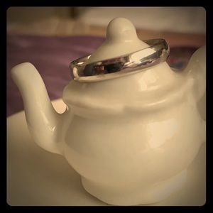 Men’s white gold wedding band